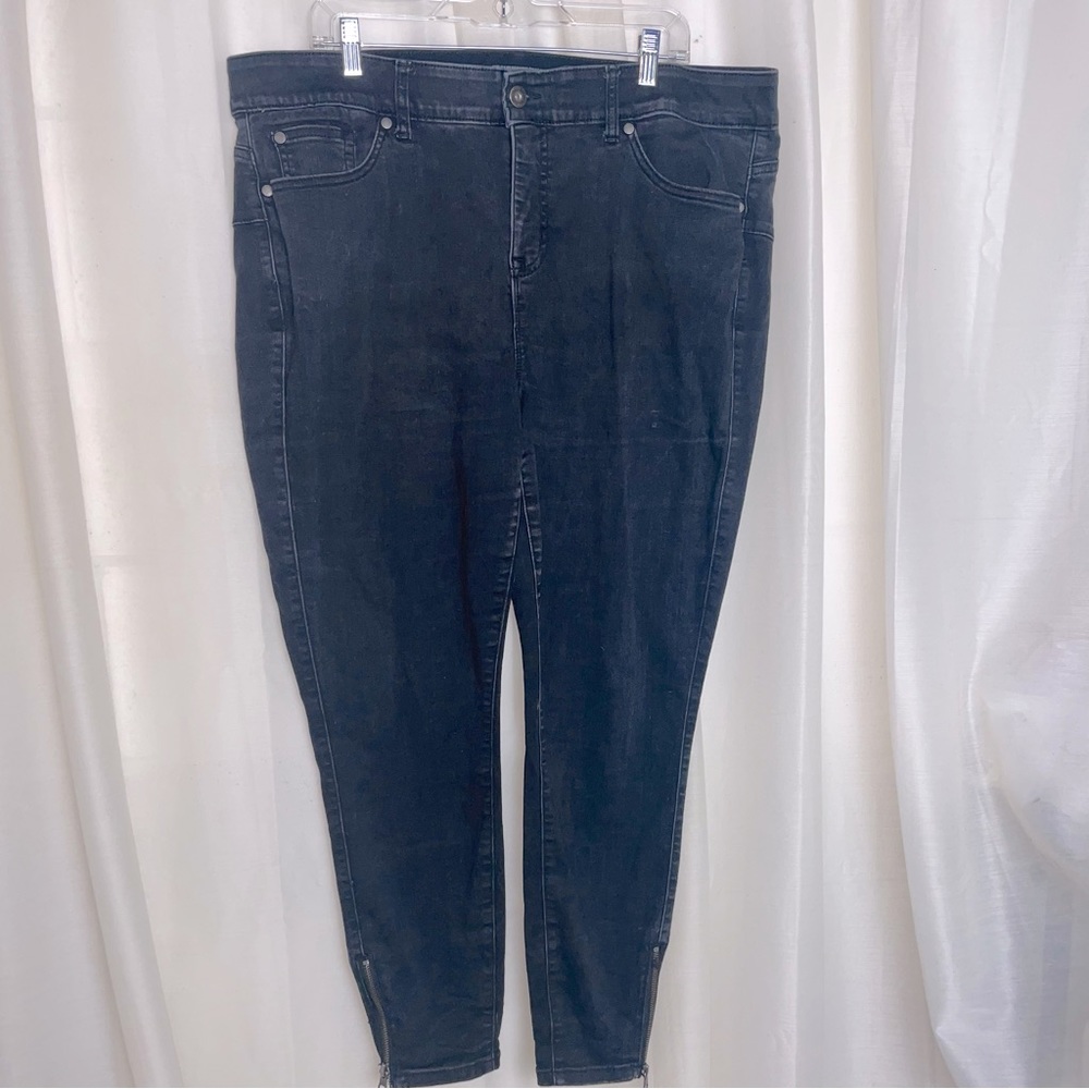 Torrid Bombshell Skinny Super Soft Zipper Detail jeans